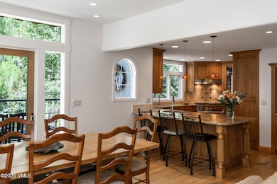 4240_spruce_way_interior_dining_b