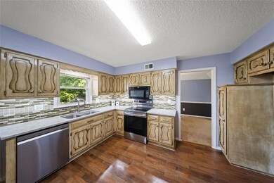 10052 Rosehill Rd, Lenexa, KS 66215 - photo 6