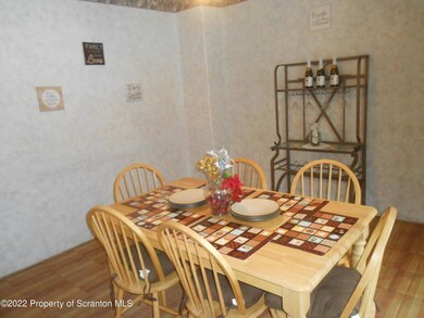 105 W 105-107 109 W Warren Unit 2, Dunmore, PA 18512 - photo 7