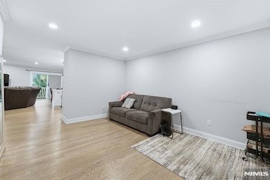 15 Rector Ave unit 2, Woodbridge, NJ 07095 - photo 3