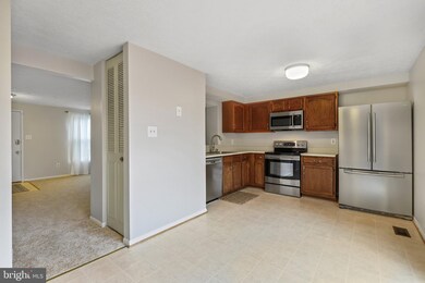 7490 Wounded Knee Rd, Lorton, VA 22079 - photo 7