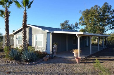 Covered patio to to Superstition Mtn