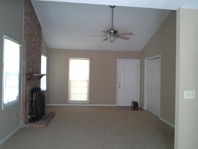Living Rm- new carpet & paint