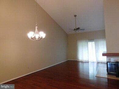 10821 Luxberry Dr, Rockville, MD 20852 - photo 5