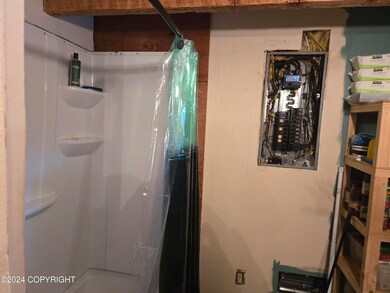 BIg bathroom/laudryroom