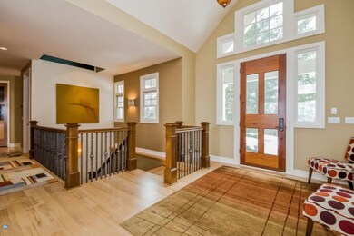004-Foyer-1431828-small