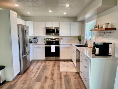 1940 Colorado Ln, Grants Pass, OR 97527 - photo 4