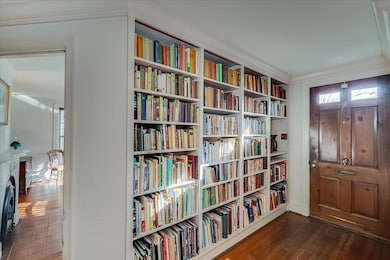 304 Wilkinson St, Frankfort, KY 40601 - photo 2