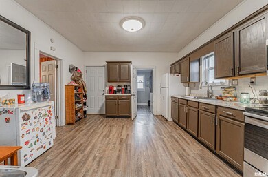 1427 N Mclean St, Lincoln, IL 62656 - photo 5