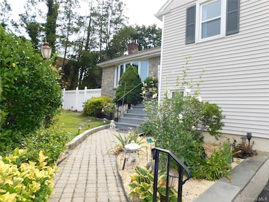 61 Newport Rd, Yonkers, NY 10710 - photo 5