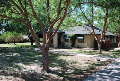 1420 E Branham Ln, Phoenix, AZ 85042 - photo 2