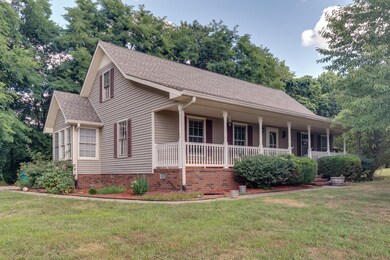 This 3 bedroom, 2 bath home sit on a private 1 acre lot!