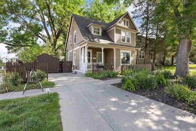 222 Ronalds St, Iowa City, IA 52245 - photo 2