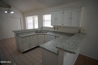 14006 Glenosa Dr, Horizon City, TX 79928 - photo 5