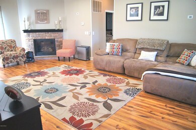 006_LivingRoom