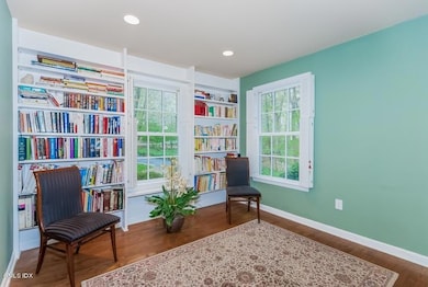 007-Library979085-mls