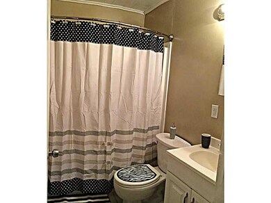 Bath. Full bathroom