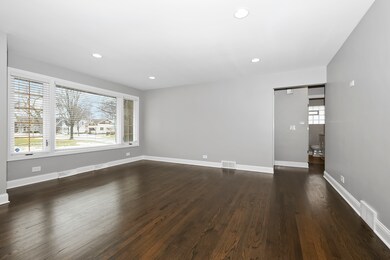 979 S Saylor Ave, Elmhurst, IL 60126 - photo 3