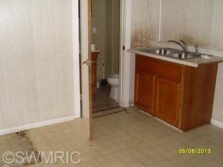 405 Norwood St, Sturgis, MI 49091 - photo 2