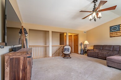6753 Slate Dr unit 933, Carpentersville, IL 60110 - photo 5