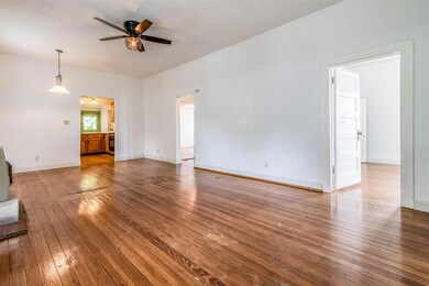 811 W Morgan St, Denison, TX 75020 - photo 5