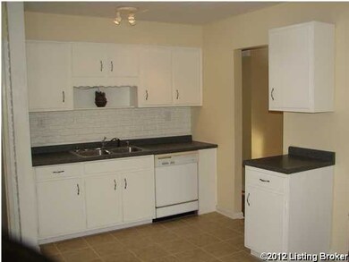 9123 Lantana Dr, Louisville, KY 40229 - photo 2