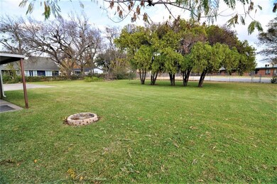 102 Line Dr, Gainesville, TX 76240 - photo 3