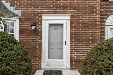 628 Chickering Rd, North Andover, MA 01845 - photo 4