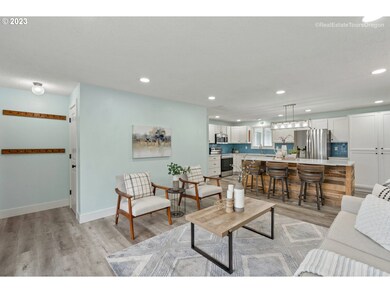 Living Room/Entrance
