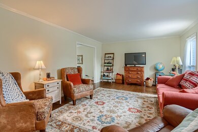 325 Circle Dr, Algonquin, IL 60102 - photo 4