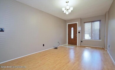 71 Ashley Ln, Staten Island, NY 10309 - photo 2