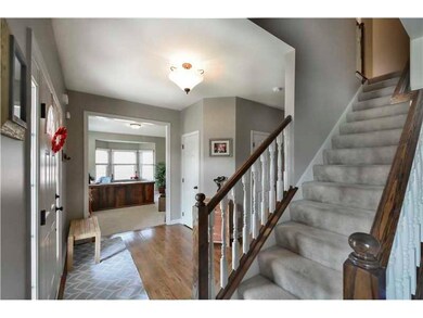 Entry/Foyer.