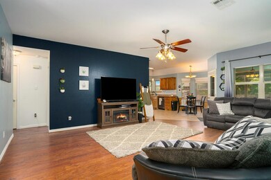 322 Carlisle Dr, Weatherford, TX 76085 - photo 3