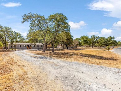 107 Oakley Cir, Weatherford, TX 76085 - photo 3