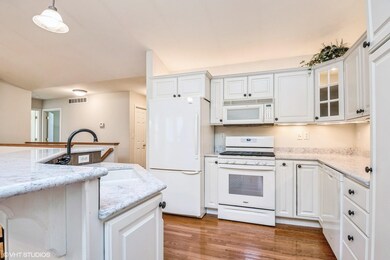 04_383ArborRidge_177_Kitchen_MRED_2000x1