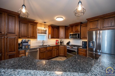 3334 SW 43rd St, Topeka, KS 66610 - photo 7