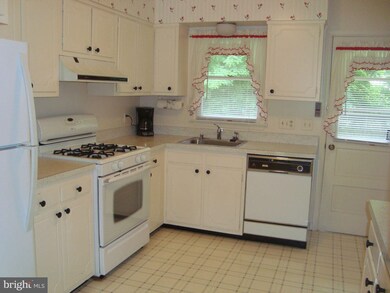 300 N Spring St, Falls Church, VA 22046 - photo 3