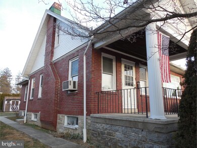 217 N Waverly St, Reading, PA 19607 - photo 2