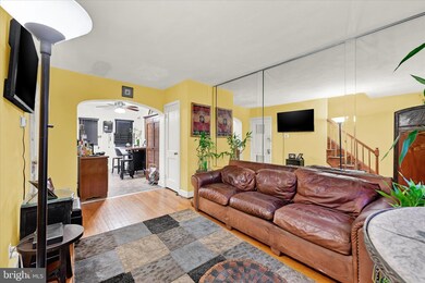 2934 Edgecombe Cir N, Baltimore, MD 21215 - photo 5