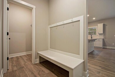 CKW012-E2700-Mudroom