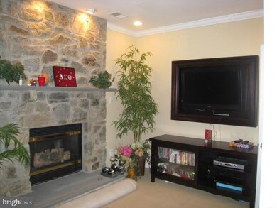 25251 Nesting Square, Chantilly, VA 20152 - photo 3