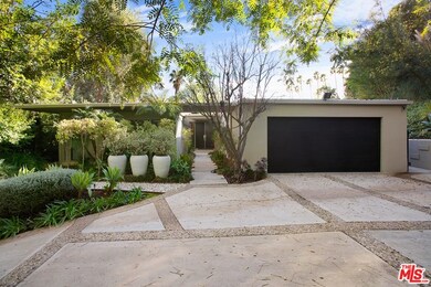 1025 Cove Way, Beverly Hills, CA 90210 - photo 4