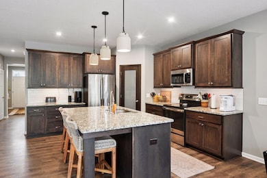 Kitchen w spacious center island