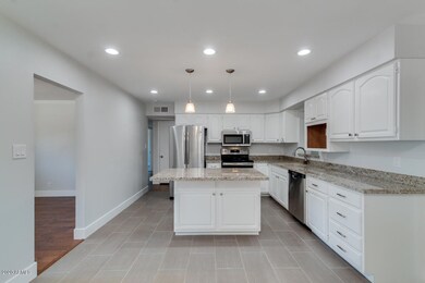 720 W 19th - Stainless Appliance Package