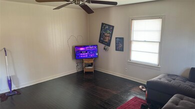 812 W Shepherd St, Denison, TX 75020 - photo 2