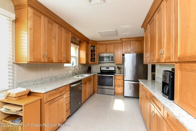 Kitchen w/ Quartz counter tops