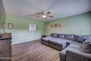 879AppletonWayNE-16