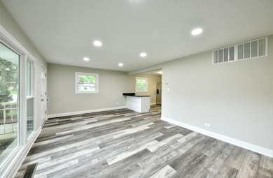 353 Suwanee St, Park Forest, IL 60466 - photo 2