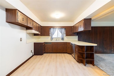 21819 Meridian Rd, Grosse Ile, MI 48138 - photo 4