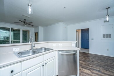 60FenwickHallAlleeUnit213_019